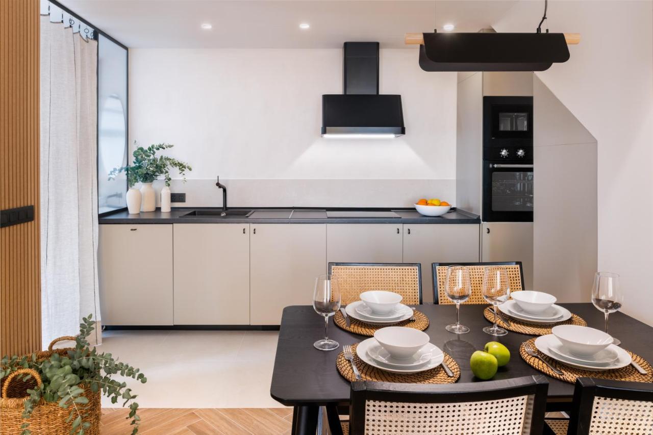 Magno Apartments Robles With Jacuzzi And Private Parking Севилья Экстерьер фото