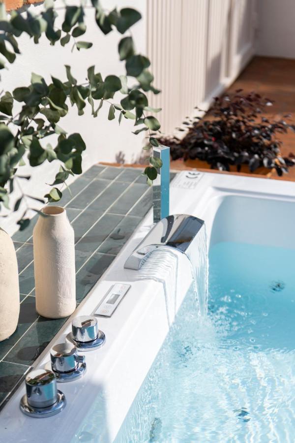 Magno Apartments Robles With Jacuzzi And Private Parking Севилья Экстерьер фото