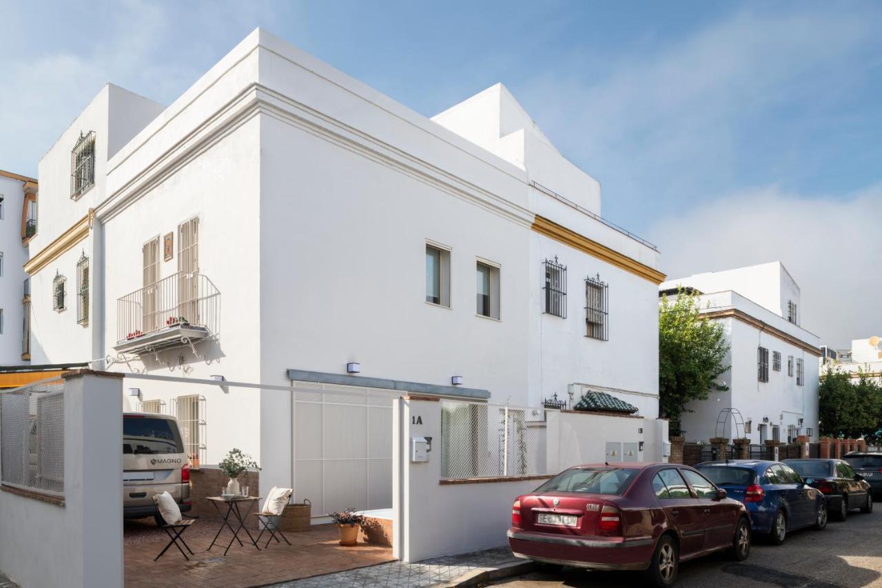Magno Apartments Robles With Jacuzzi And Private Parking Севилья Экстерьер фото